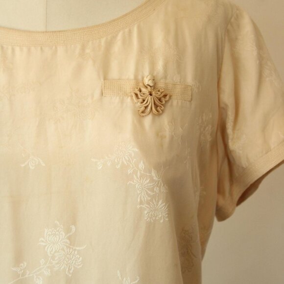 Vintage 1960s Dress with Pocket, Volup Size Calabash House Ivory Silk Damask - Picture 4 of 10